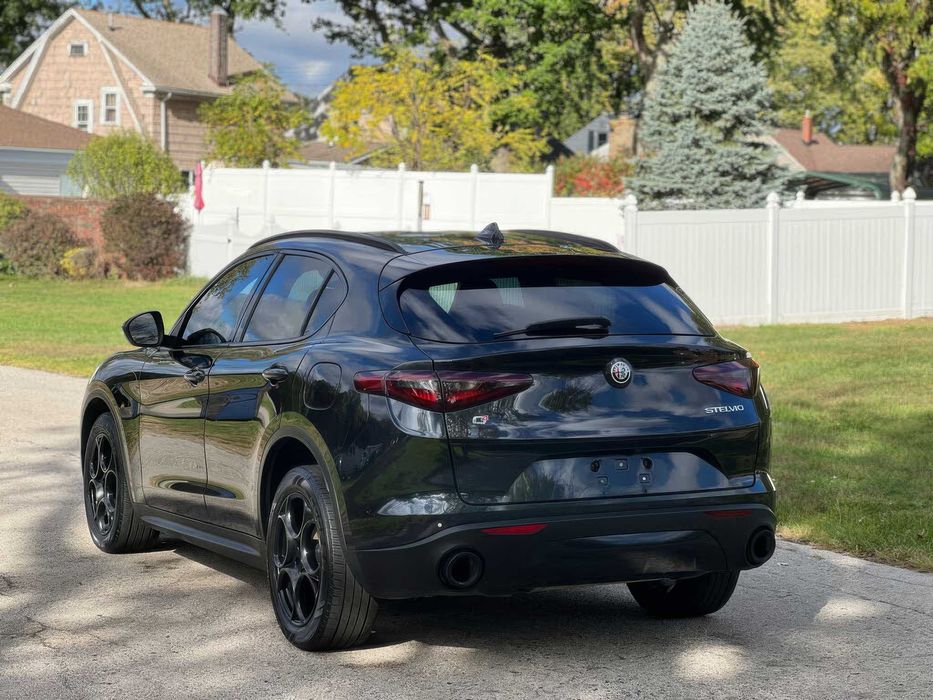 Alfa Romeo Stelvio      2018