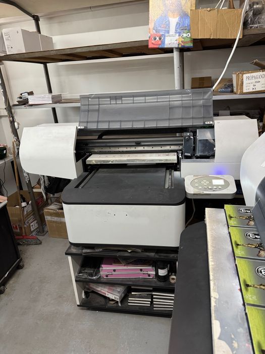 Drukarka UV REX 6040 Przemysłowa drukarka do przedmiotów płaskich