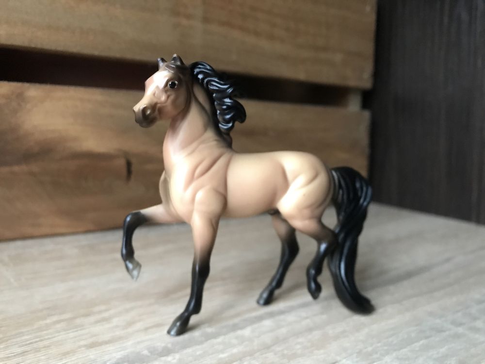 Breyer фігурки