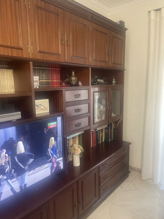 Vendemos movel de sala de estar em madeira com bar acoplado
