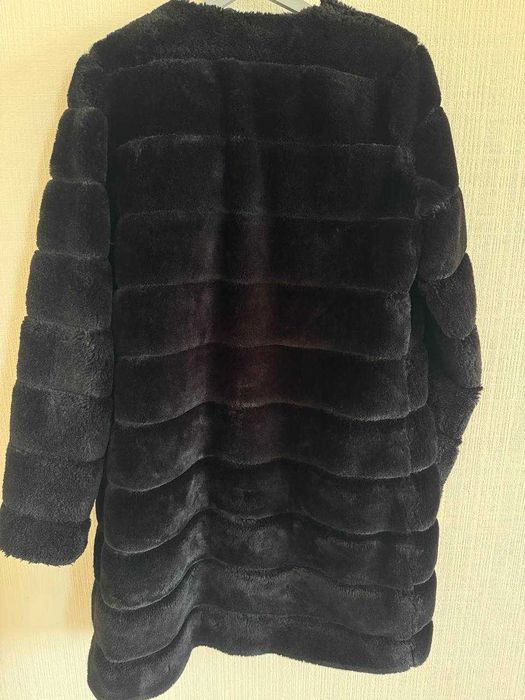 Шуба RESERVED чорна еко хутро