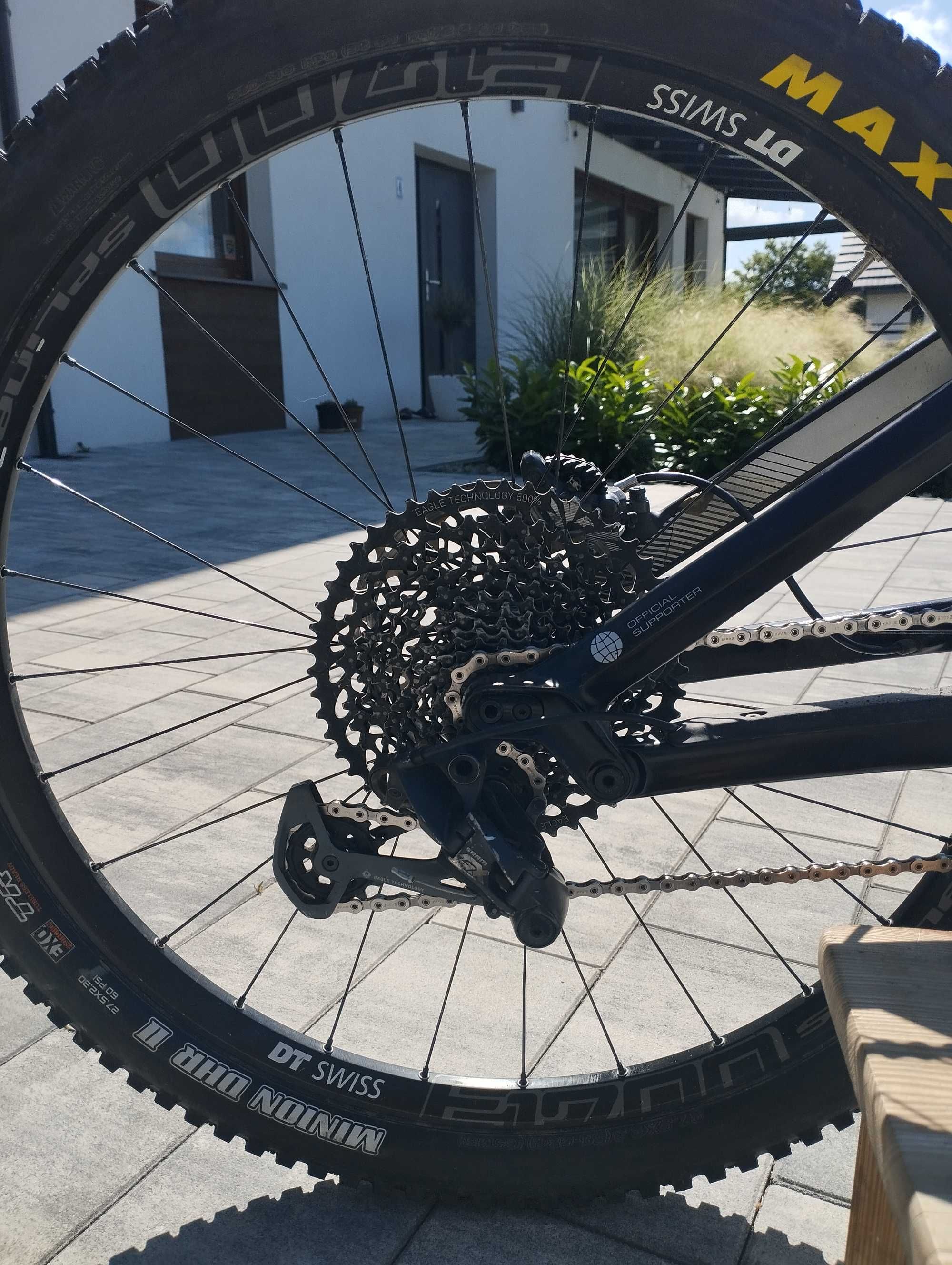 Rower Enduro Canyon Strive CF 8.0, rozmiar L, karbonowy