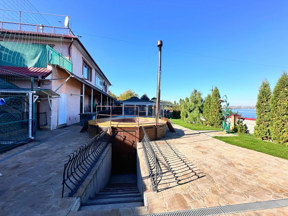 Продам дом - дачу на берегу реки , правый берег г. Днепр
