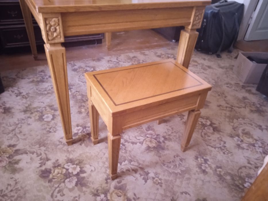 Стол обеденный 1300 х 850 х 750  В таком качестве, изделий очень мало.