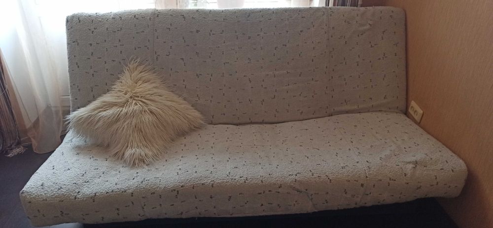 Диван білий з подушкою б/у продам
