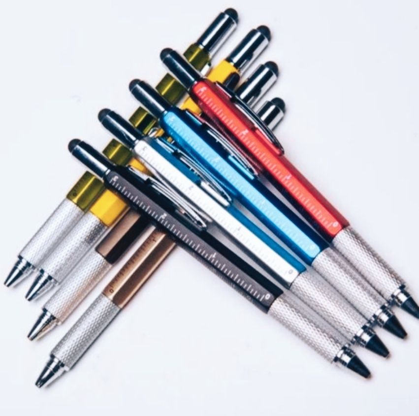 Funkcjonalny długopis techniczny. Unique technic pen multi-functional