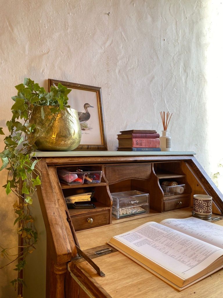 Escrivaninha antiga