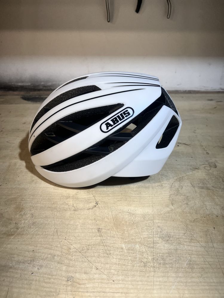 Kask Abus aventoe