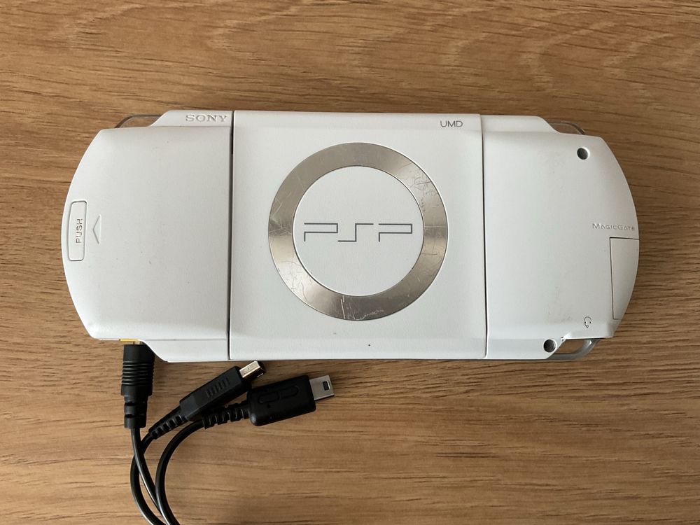PSP 1004 PlayStation portable  Konsola karta ładowarka 8 gier