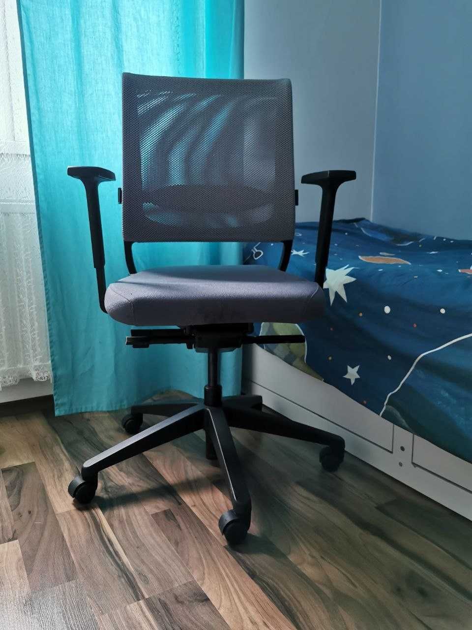 Krzesło biurowe, Fotel biurowy obrotowy