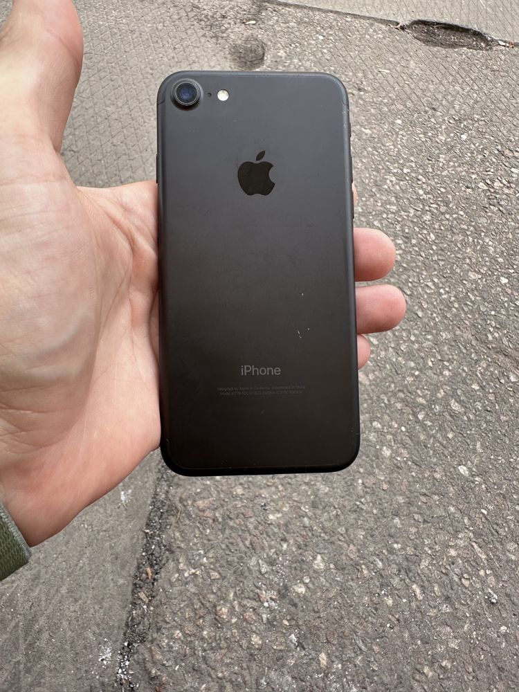 Продам iPhone 7 на 32Gb