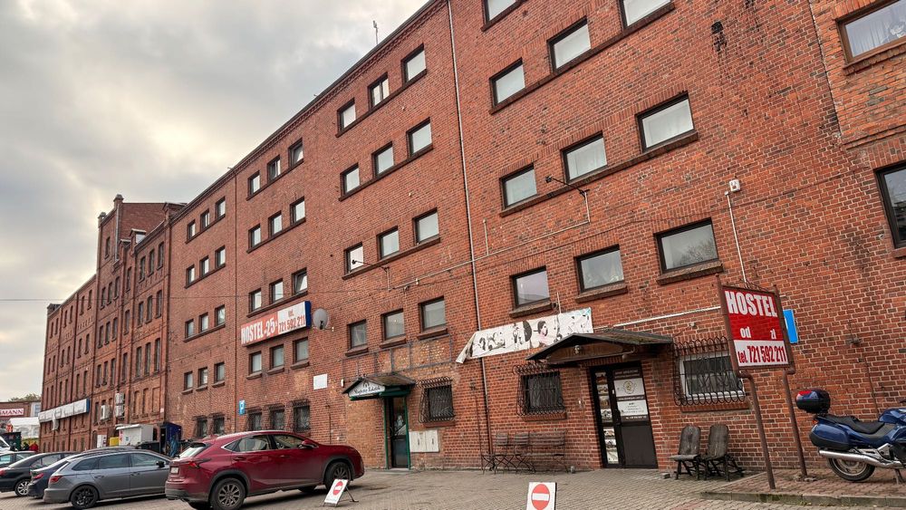 Dom Handlowy w Starym Młynie - Hostel - Hala produkcyjna - Bawialnia