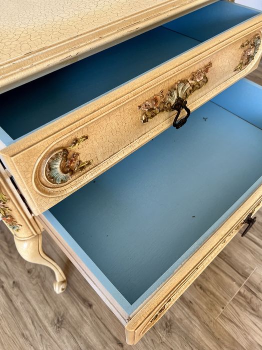 Тумбочка у венеціанському стилі