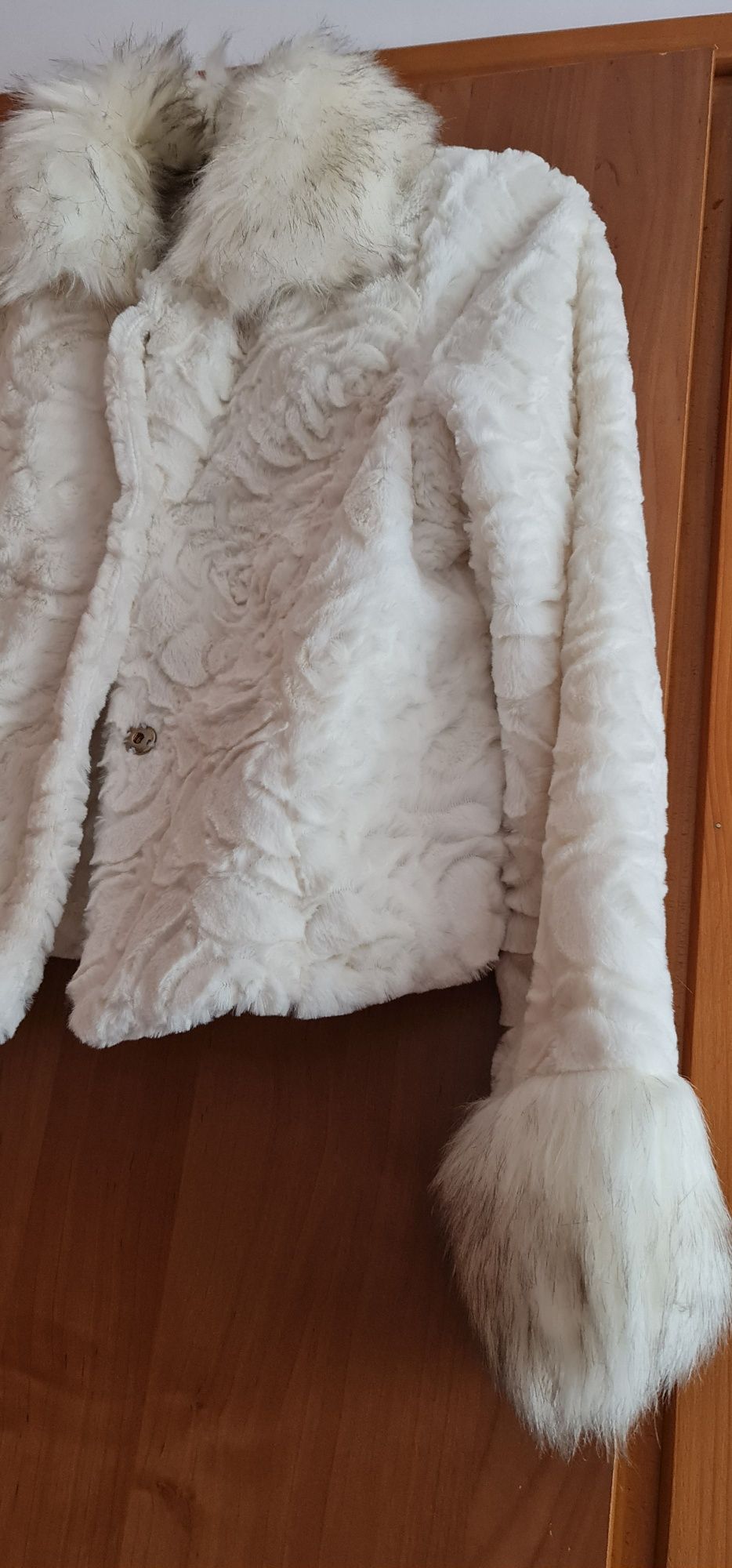 Futerko białe urocze i stylowe S