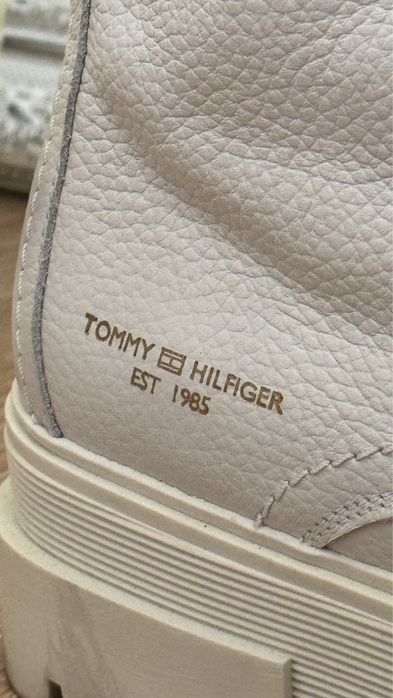 Жіночі черевики tommy hilfiger на осінь