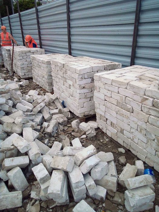 Кирпич бу белый, красный бу