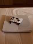 Xbox One S 1T com um manete