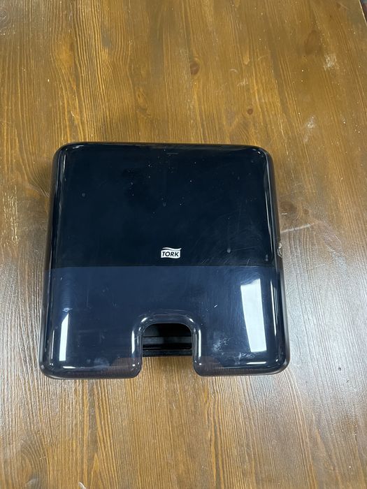 Tork диспенсери чорні
