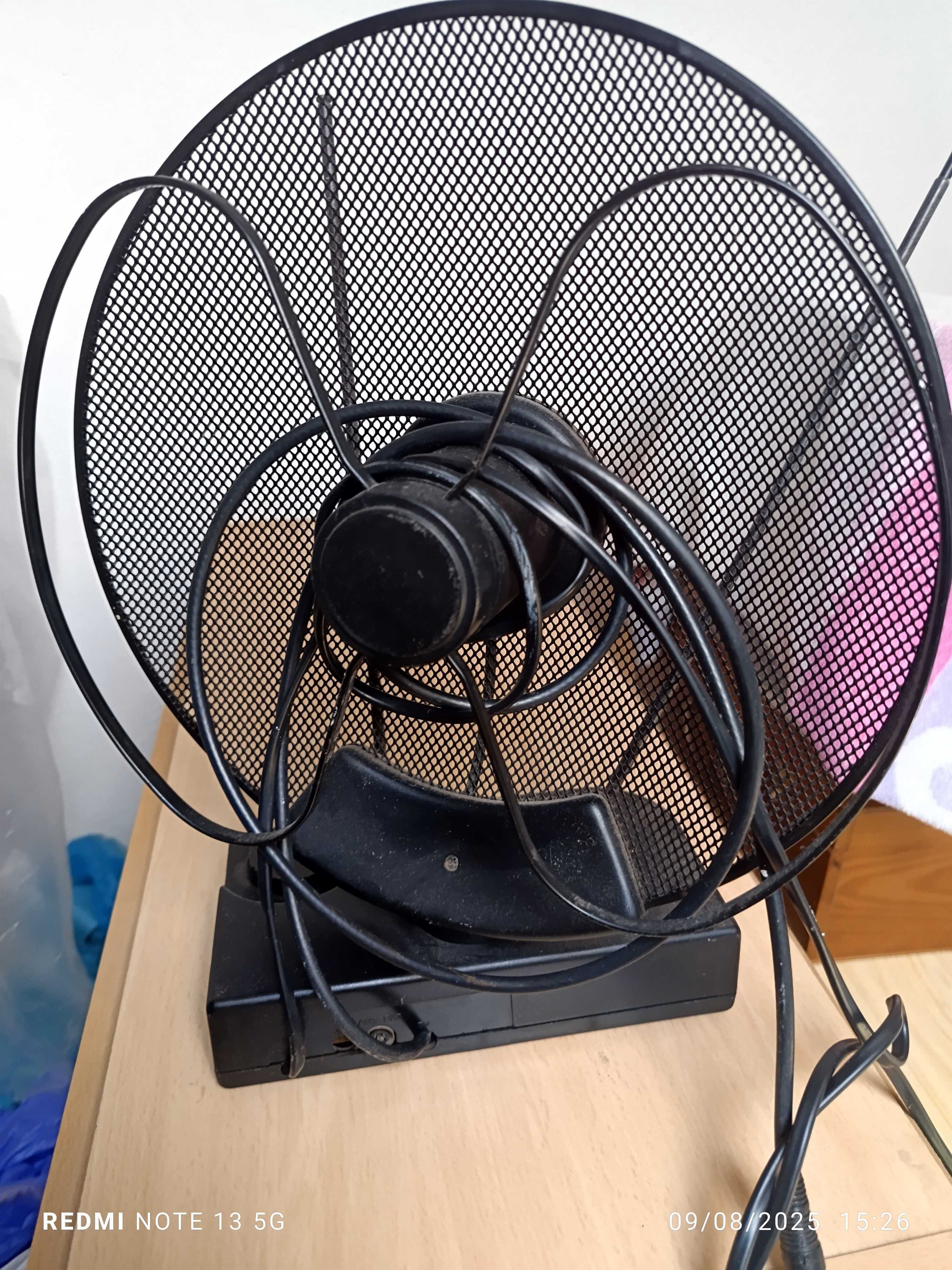 Antena TV Digital Interior – TDT | Compacta e Fácil de Usar