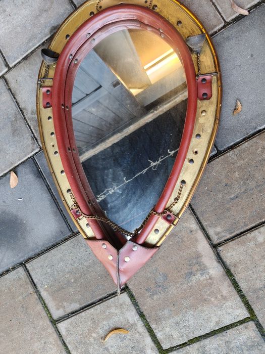 Lustro ozdobne w chomoncie