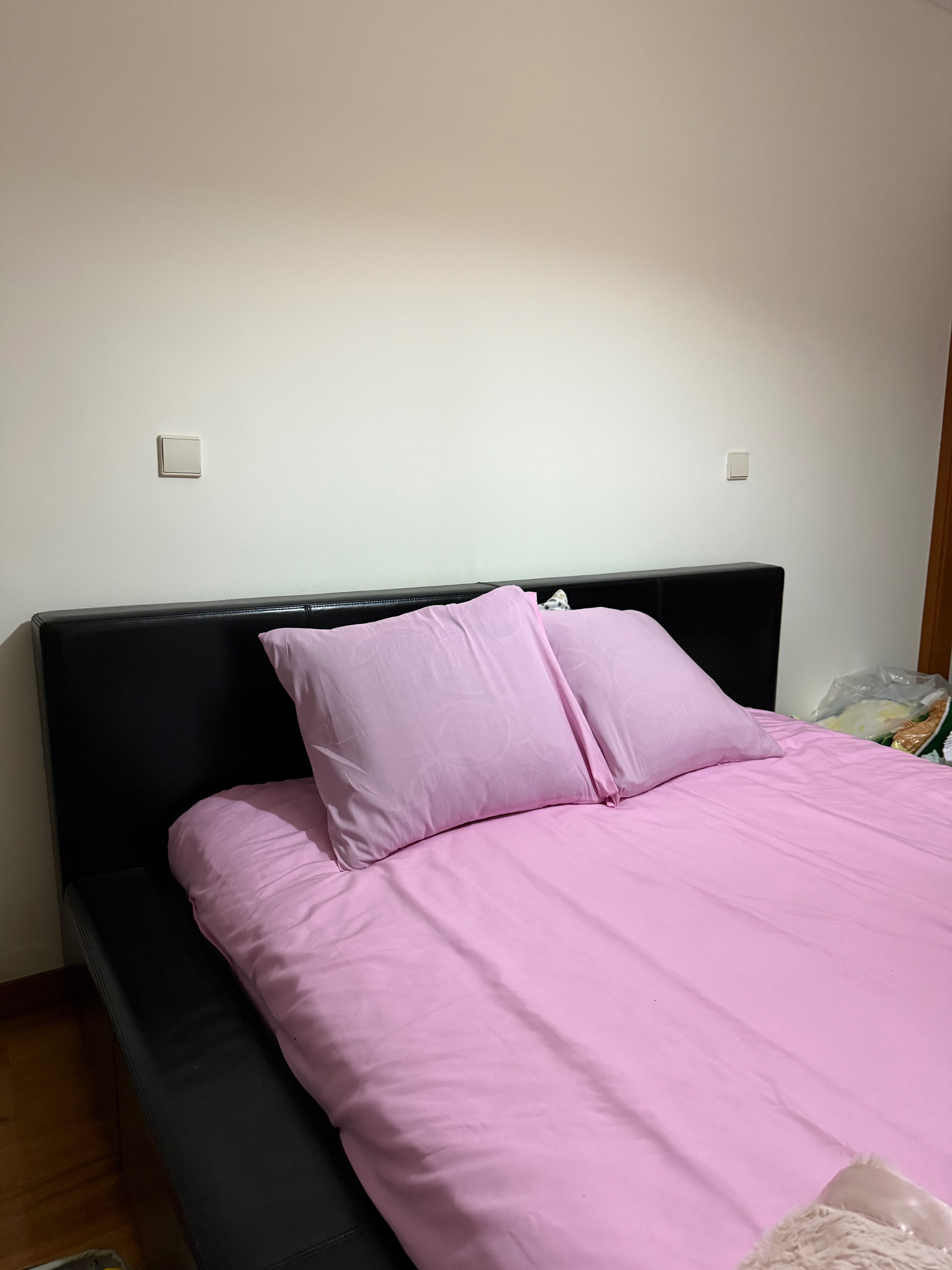 Cama de casal pouco uso