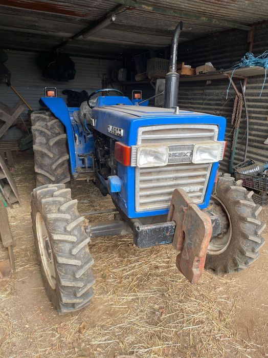 Vendo trator em muito bom estado