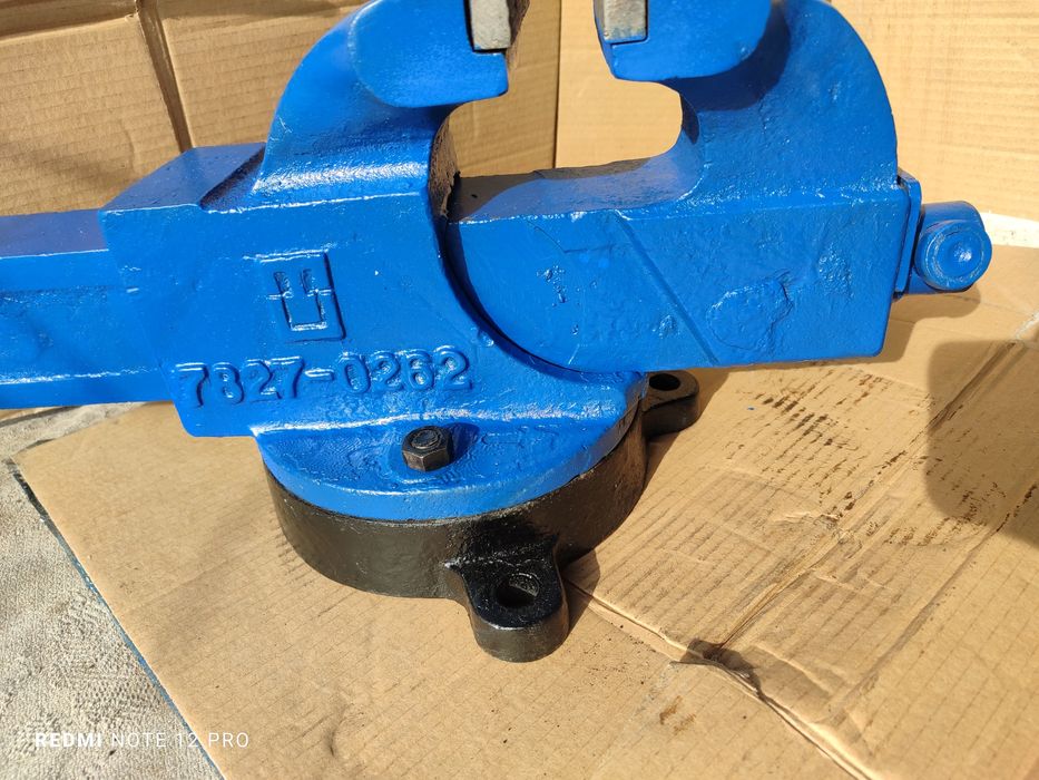 Мощные слесарные поворотные тиски 140  мм СССР