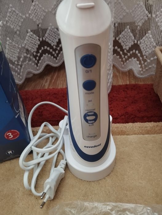 Портативний іригатор Nevadent NMD 3.7 B6 ( не тримає зарядку)