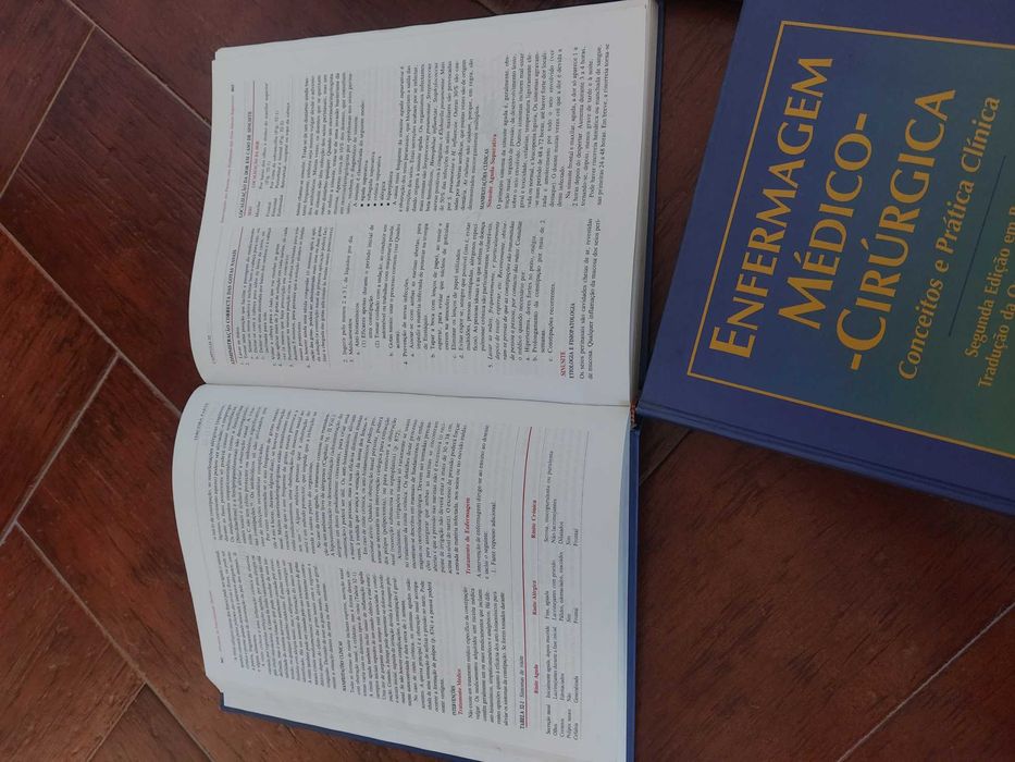 4 volumes do livro enfermagem médico-cirurgica de Phipps