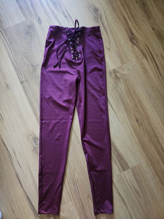 Bordowe legginsy nowe
