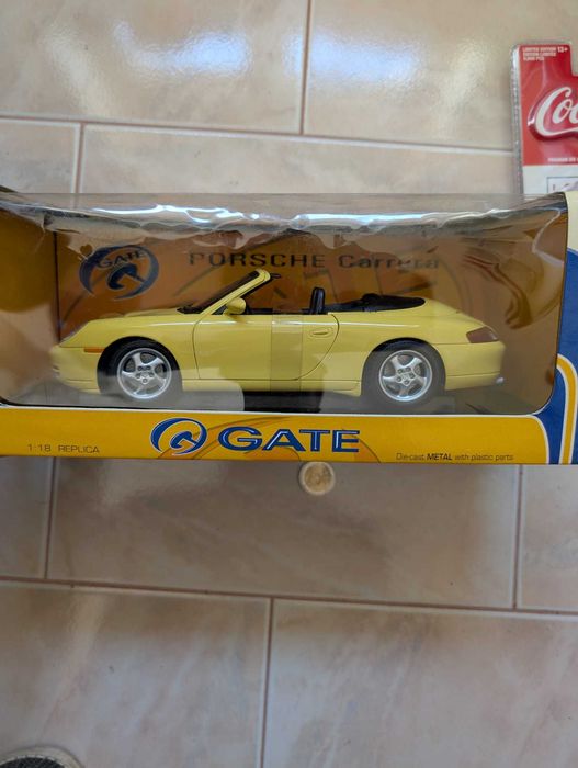 Porsche Carrera amarelo - replica 1:18 - die-cast metal - Novo