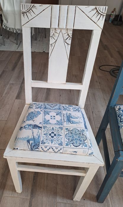 Cadeiras antigas restauradas