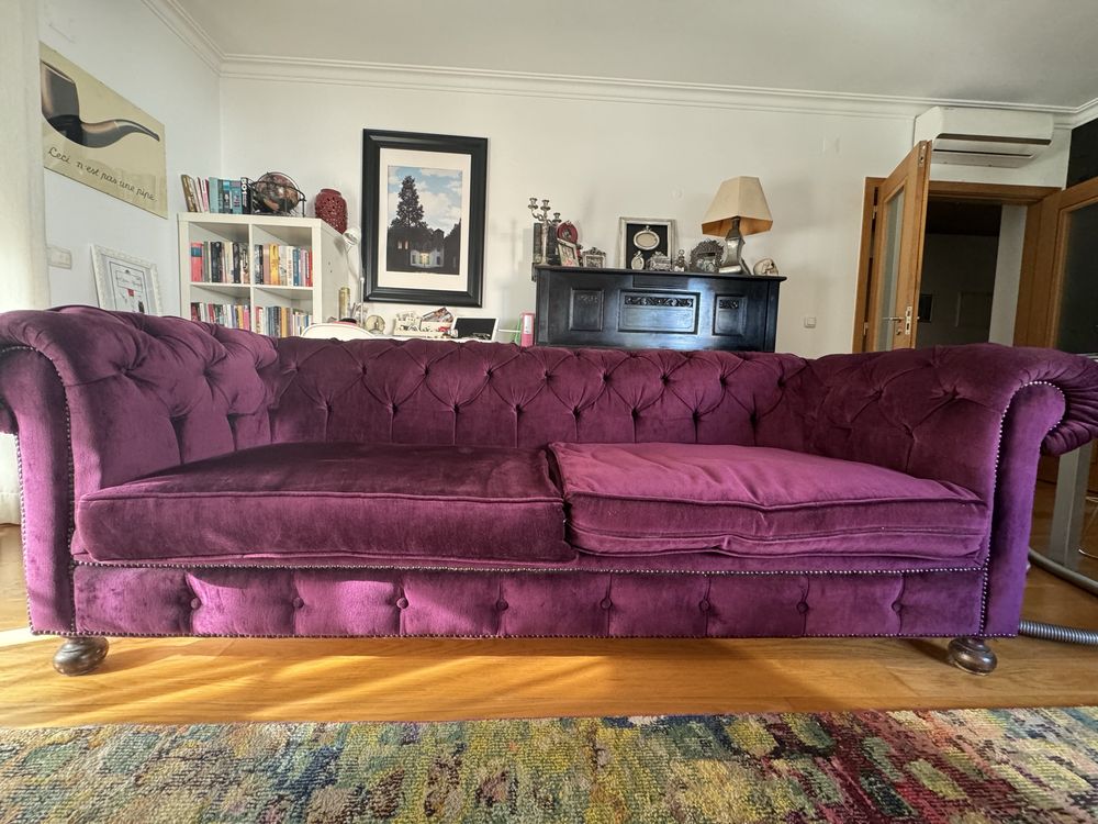 Sofa com capitone roxo/lilás