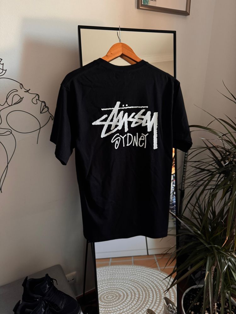 T-shirt stussy nova com etiqueta