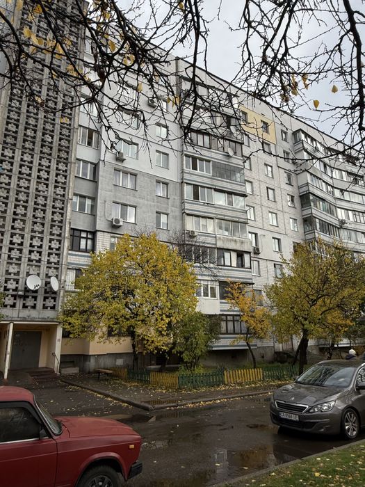 Продаж гарненької  квартири на Митниці