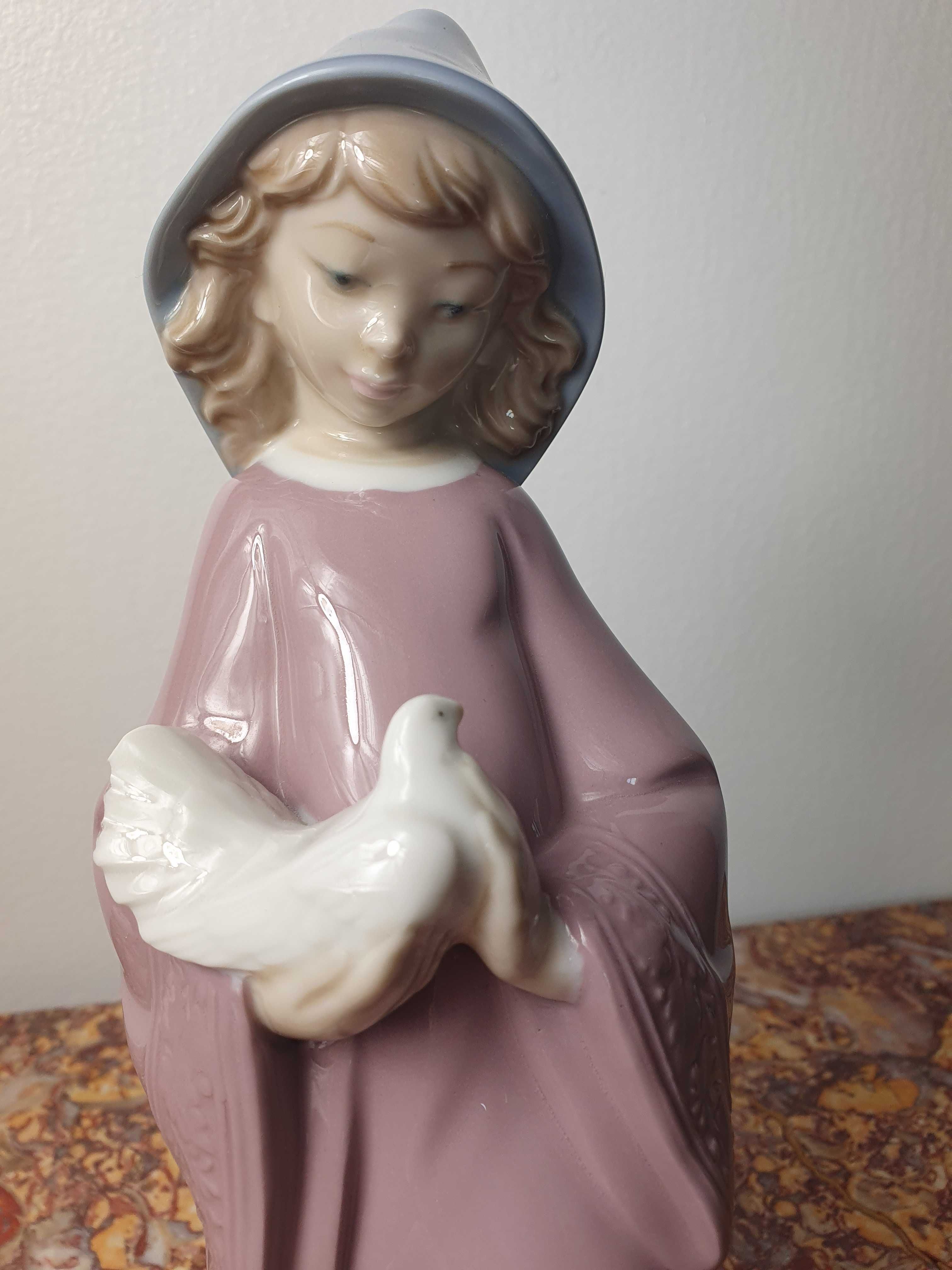 Duża Figurka Nao Lladro "Dziewczyna z gołąbkiem" porcelana 27 cm