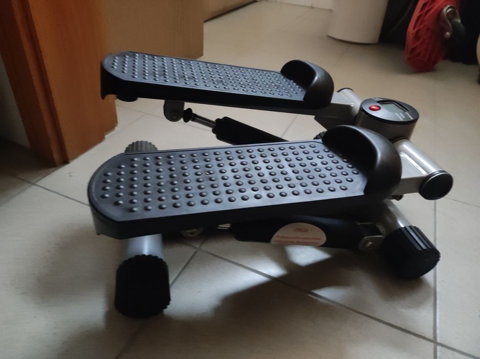 Aparelho de ginástica para exercícios de Step