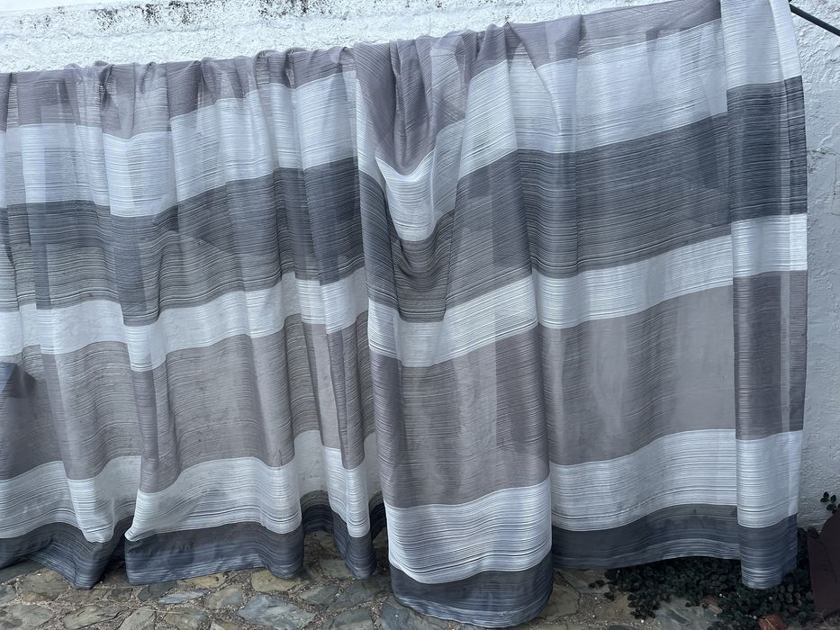Cortinado em tons de cinzento + calha