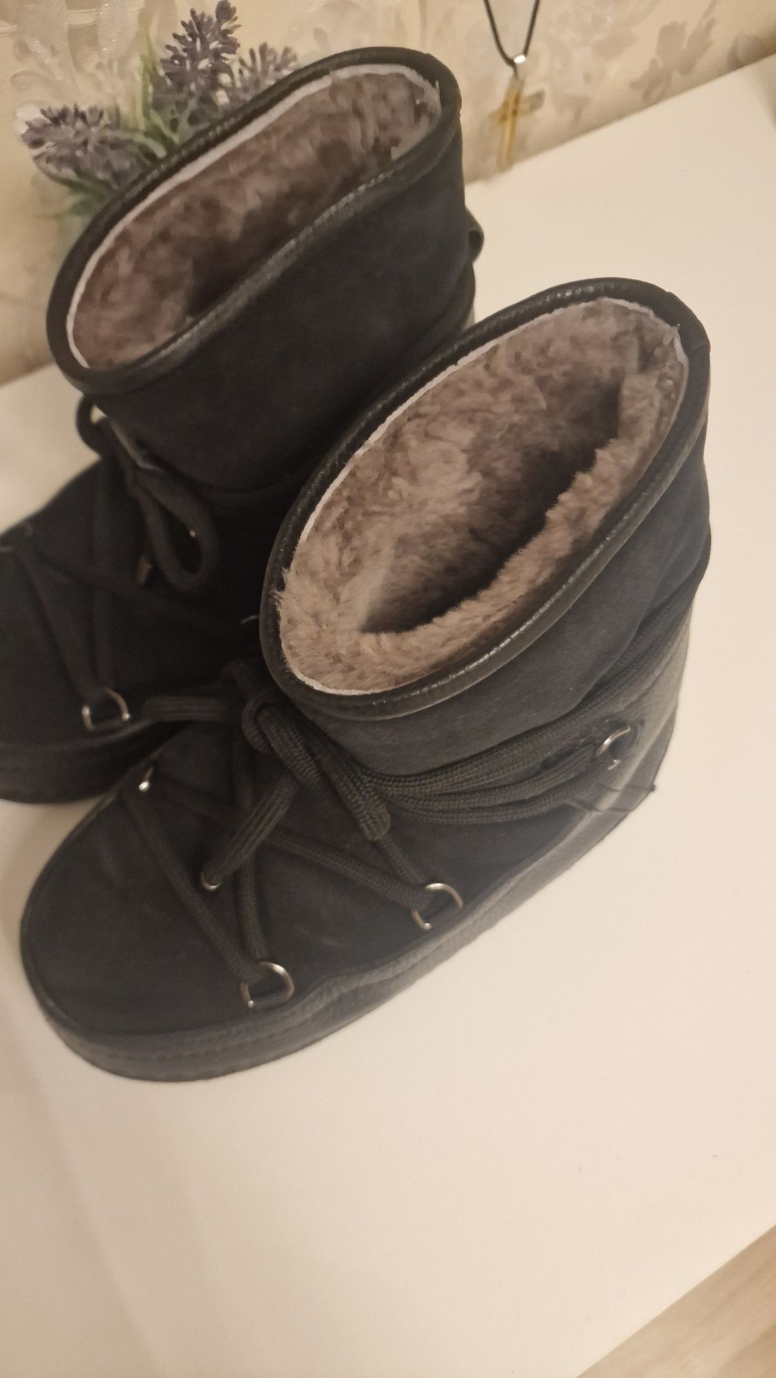 Продам женские зимние дутики(снегоходы).Тёплые!