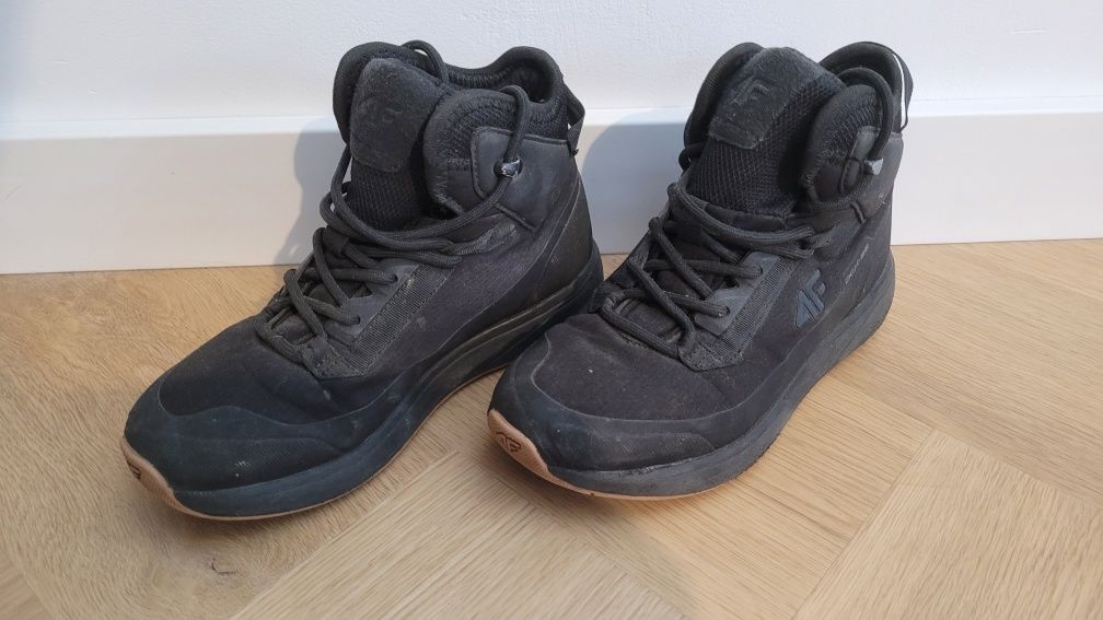 Buty 4F, zimowe, wiosenne, jesienne - rozm. 33