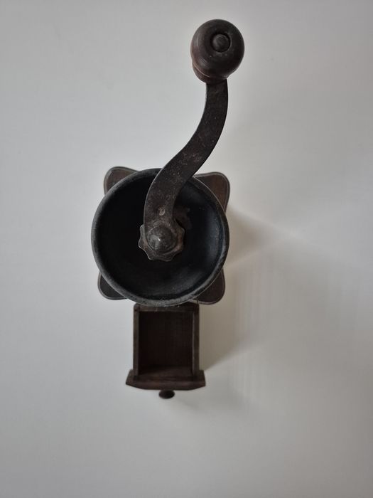 Stary ręczny młynek do kawy, retro PRL