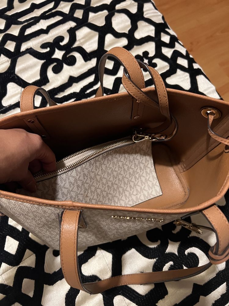 Mala Michael Kors