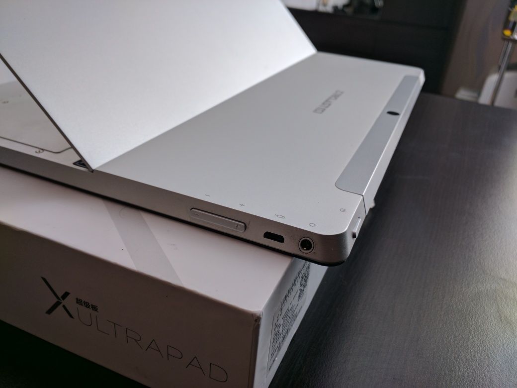 Ultrapad Teclast x5 pro. IPS, Core M3-7Y30, 8GB/256GB