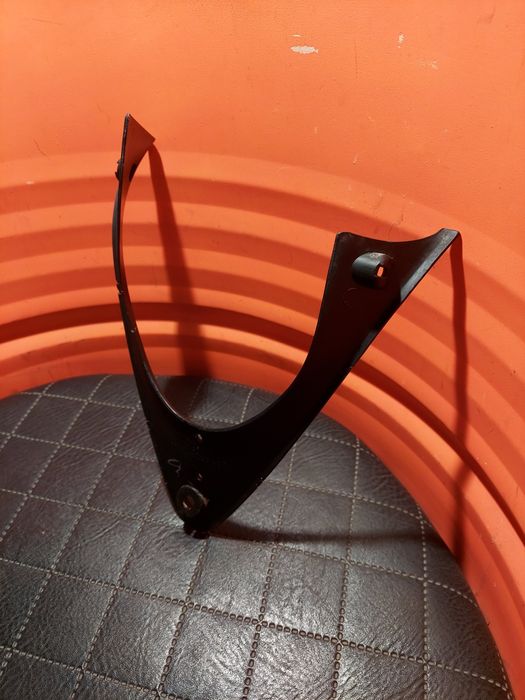 Łącznik pługu Honda CBR125 wypełnienie środek owiewka plastik pługa