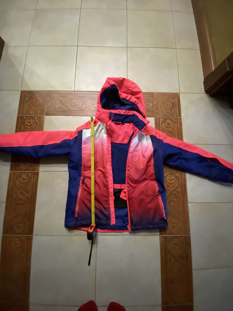 Продам лыжную куртку на рост 146-152