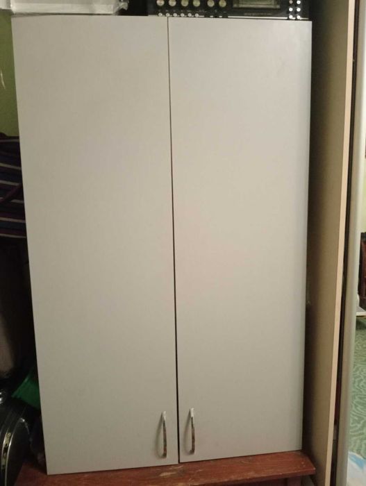 Продам навісну шафу для одягу