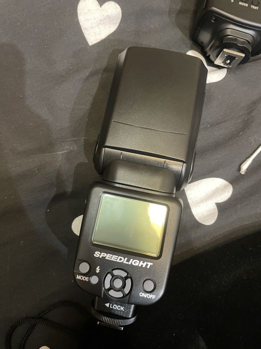 Продам два нових спалахів для Panasonic, Canon, Sony