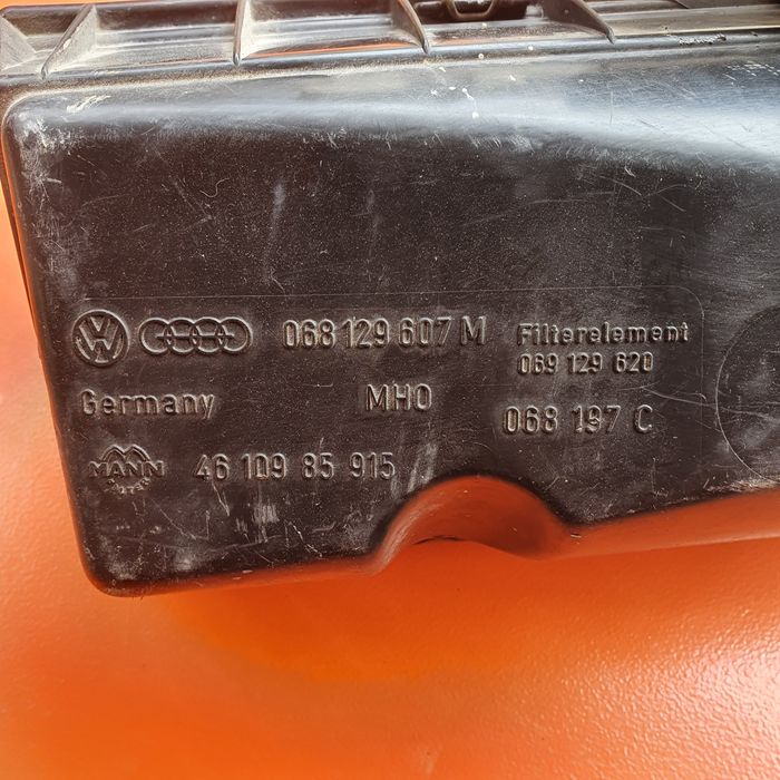 Корпус повітряного фільтра..068 129 606 М