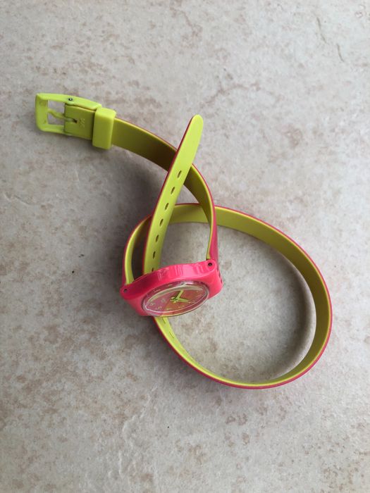Zegarek Swatch Biko Roose Neon Pink LP131 długi pasek damski