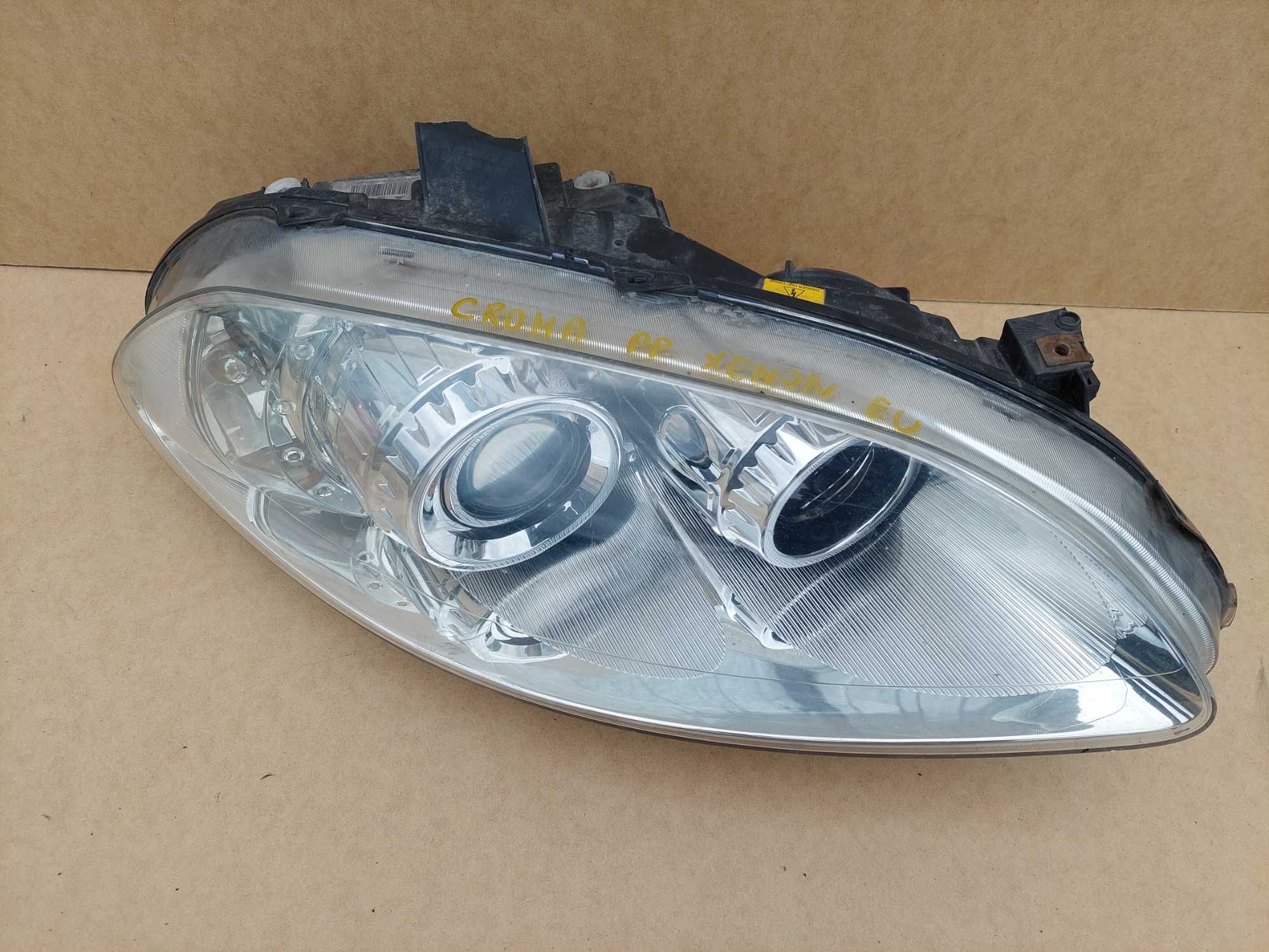 Fiat Croma Lampa Xenon Prawy przód przednia Europa